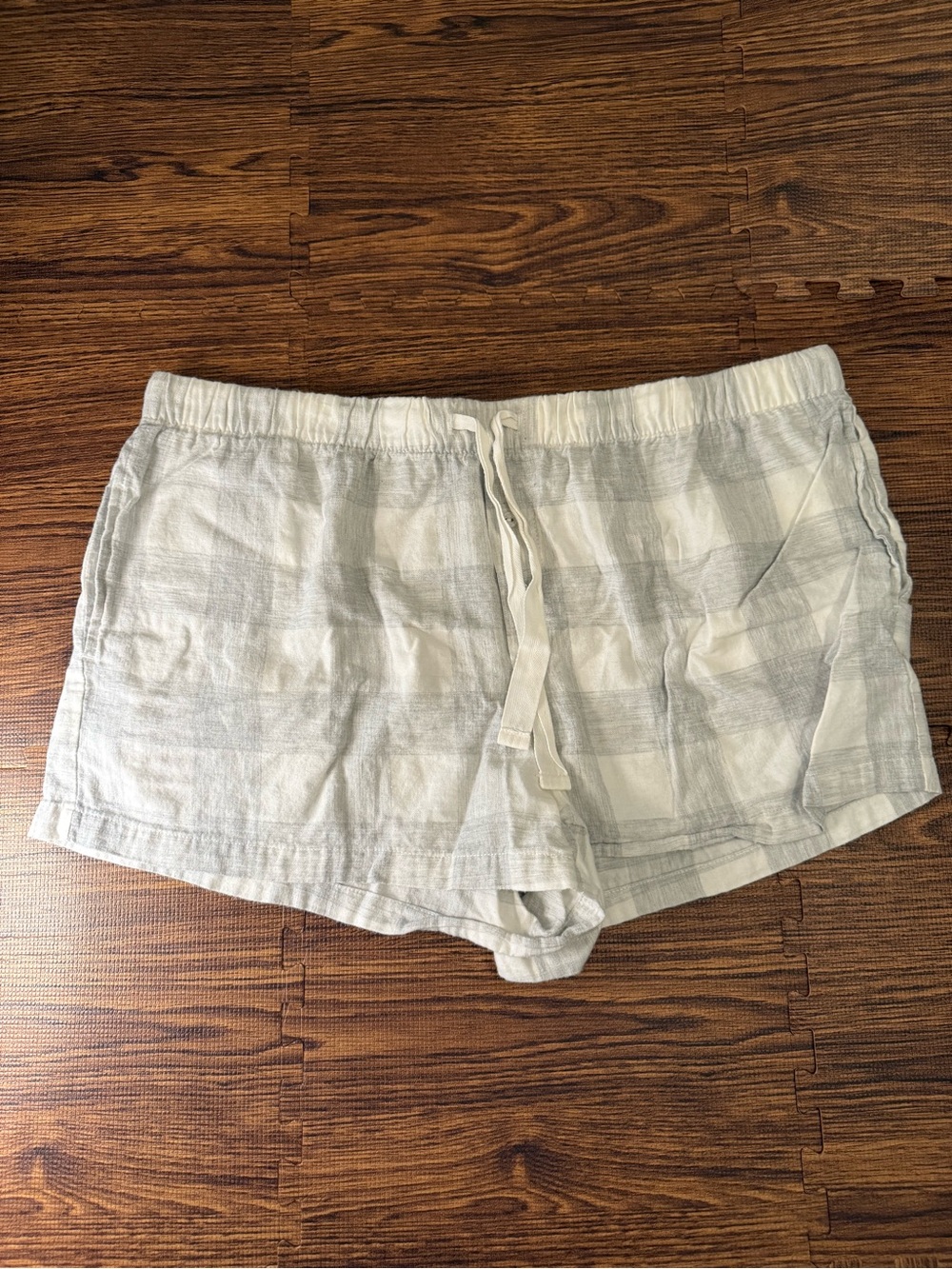 stars above White and Light Gray Plaid Flannel Shorts | L